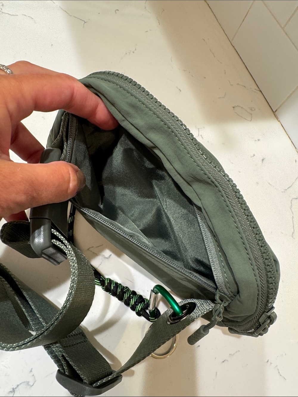 Woven Quilted Belt Bag in Olive NEW - Picture 5 of 10